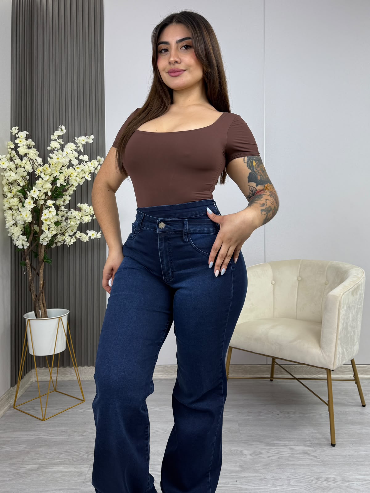 Jeans Wide Leg Azul Oscuro Asimétrico · Emporium · detalle frontal y cintura asimétrica