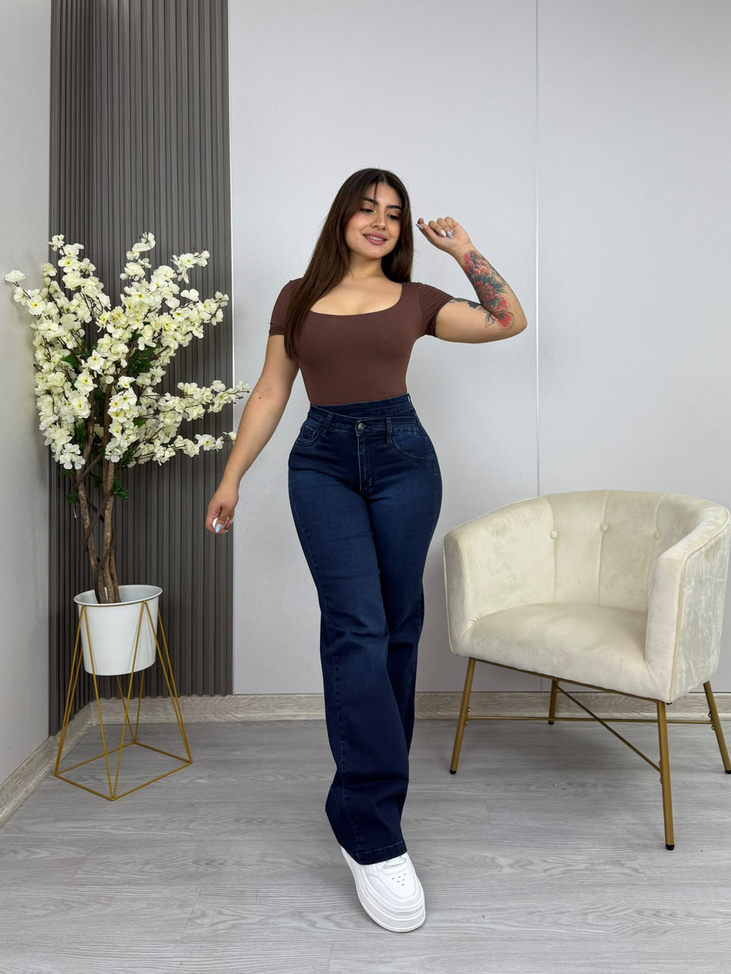 Jeans Wide Leg Azul Oscuro Asimétrico · Emporium · otra vista frontal