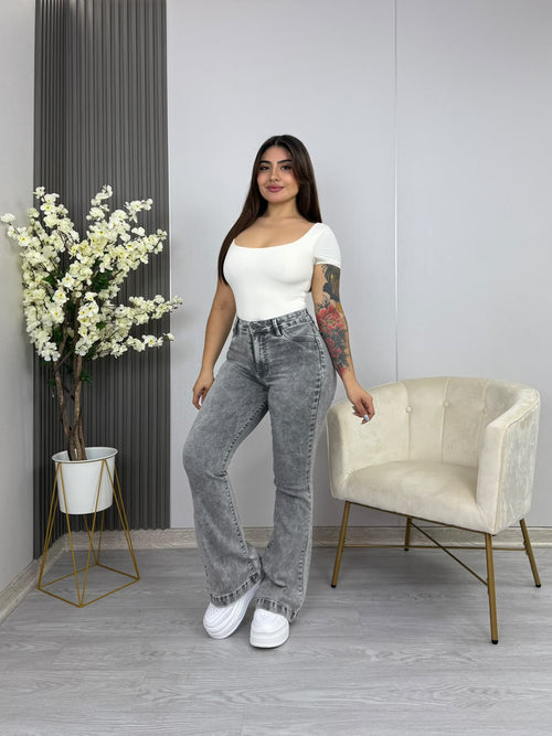 Jeans Flare Gris Efecto Operada, frente