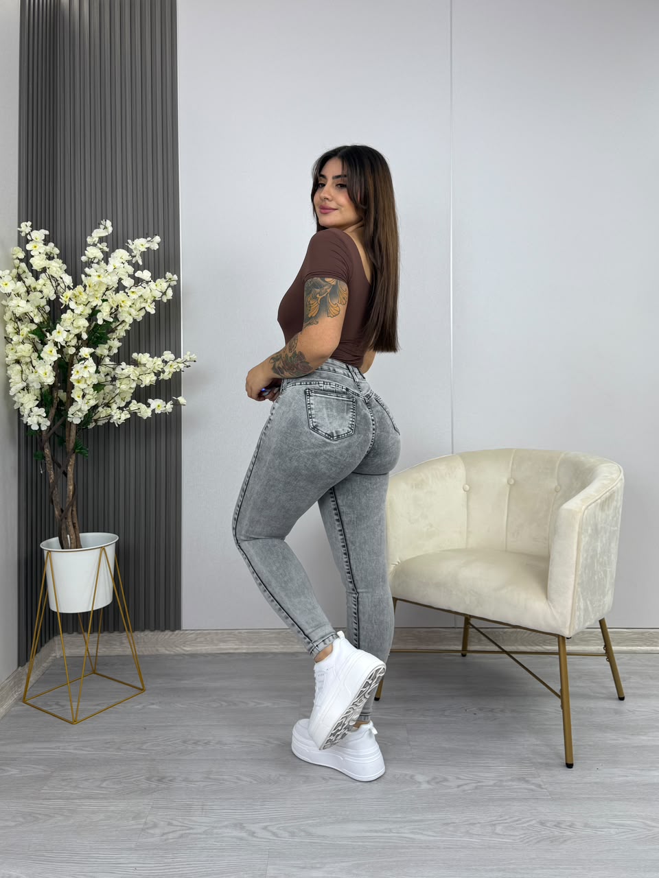 Jeans Skinny Asimétrico Gris, espalda