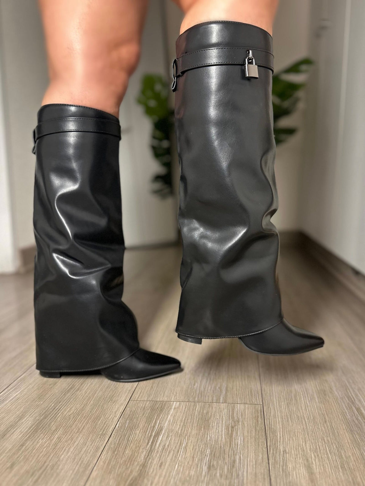 Botas Luxe con Plataforma · KL-5201