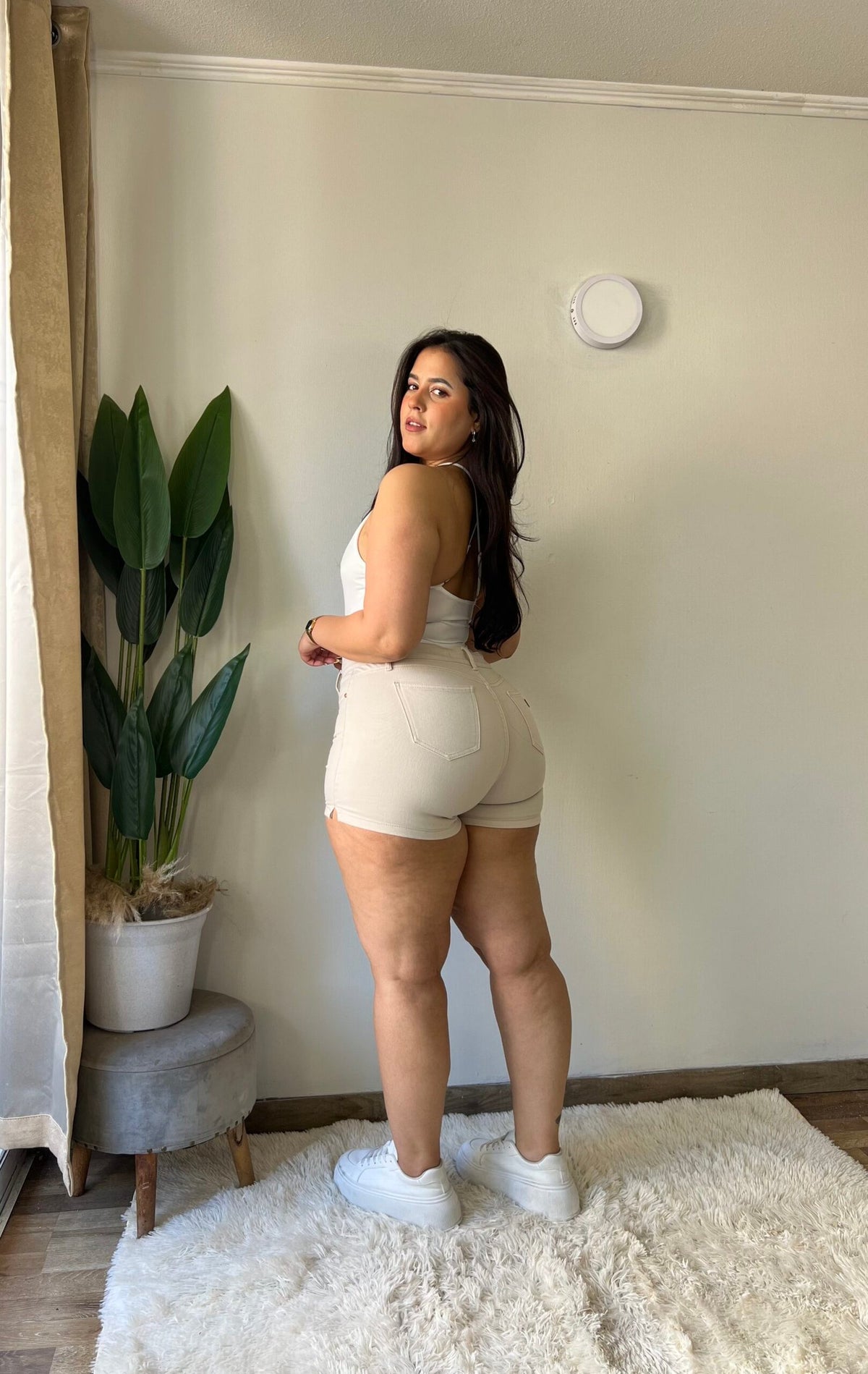 Short Soft Beige · Paradise