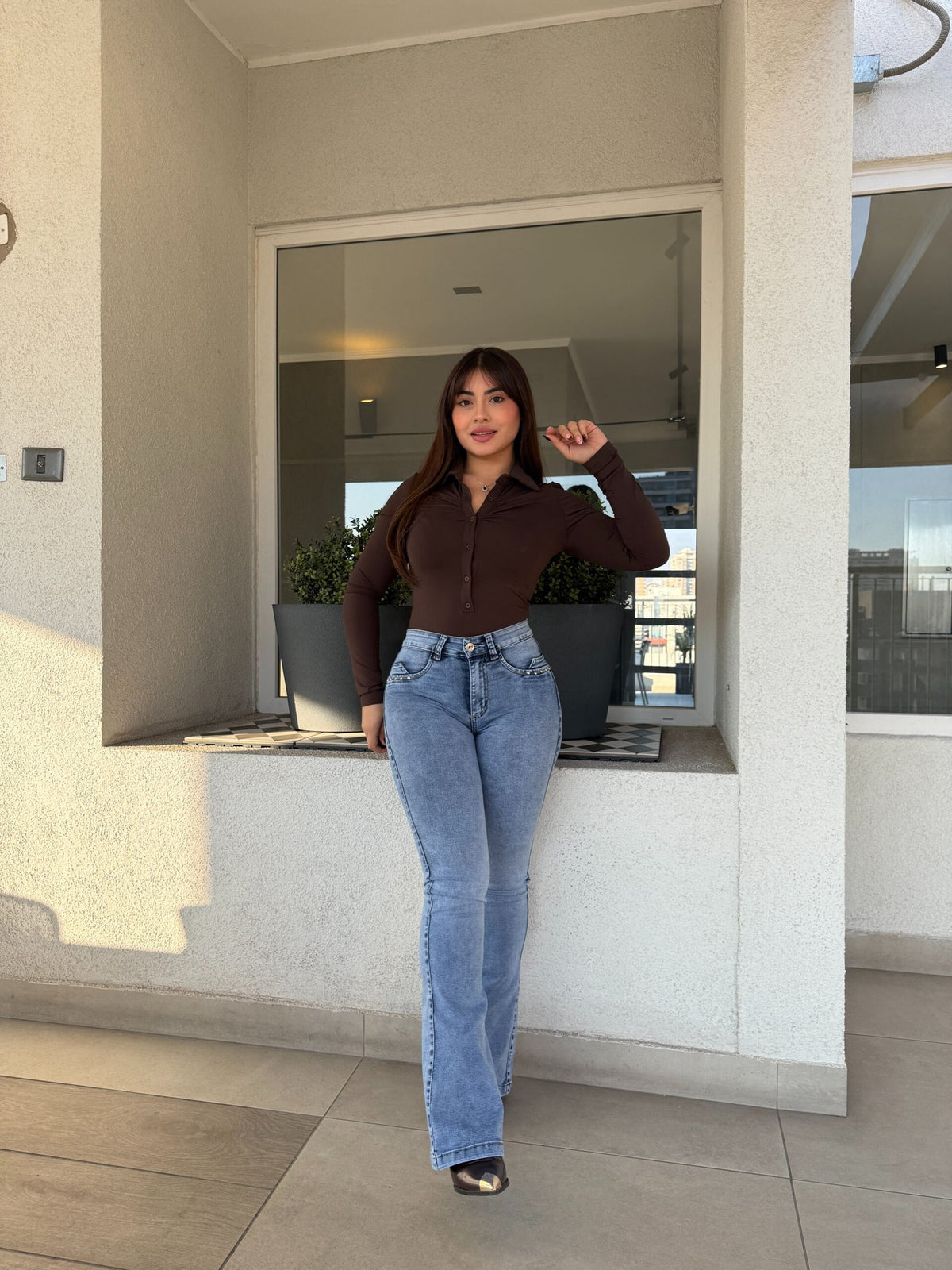 Jeans Flare Celeste con Tachas · For3t