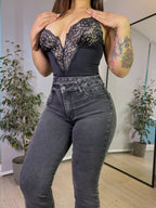 Jeans Flare Asimétrico Milán Negro · Emporium