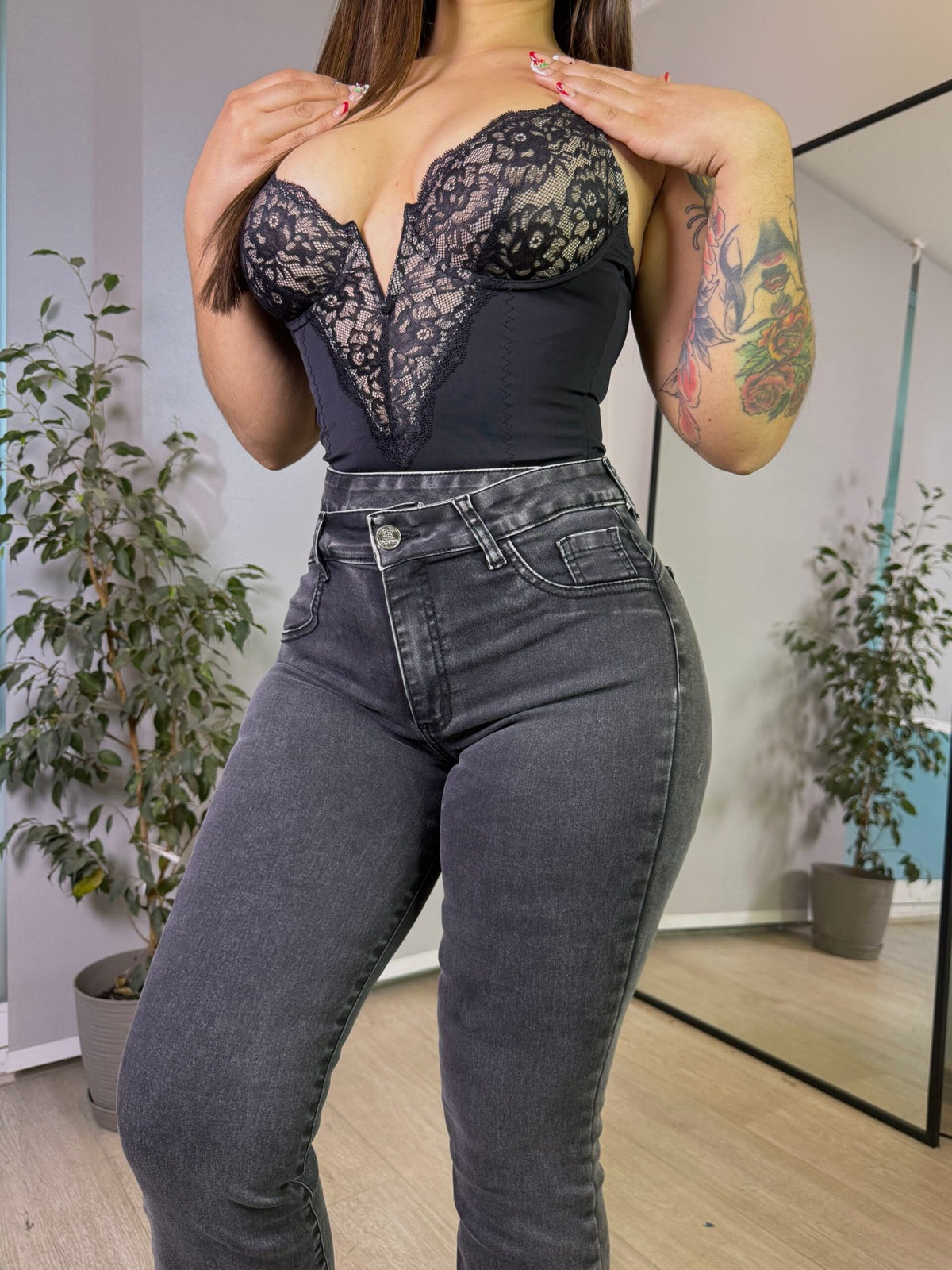 Jeans Flare Asimétrico Milán Negro · Emporium